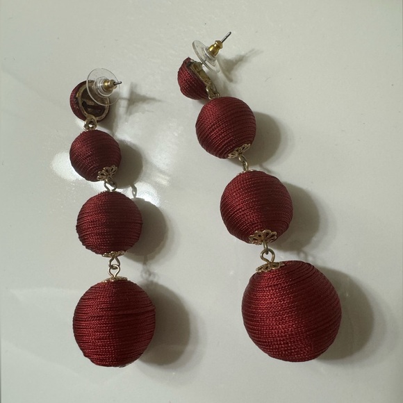 4-ball bauble drop earring in deep red - Picture 5 of 5